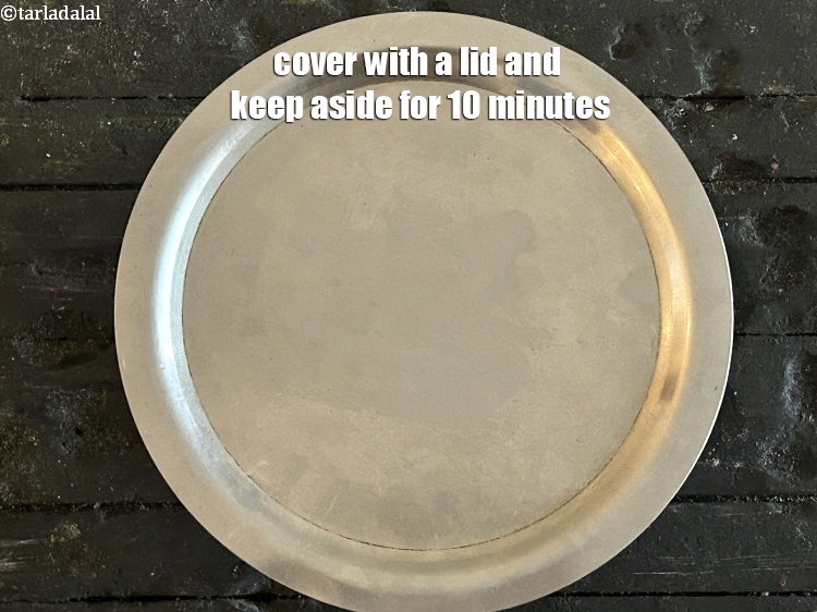 Step 7 – Cover with a lid and keep aside for<strong> 10&nbsp;minutes.</strong>