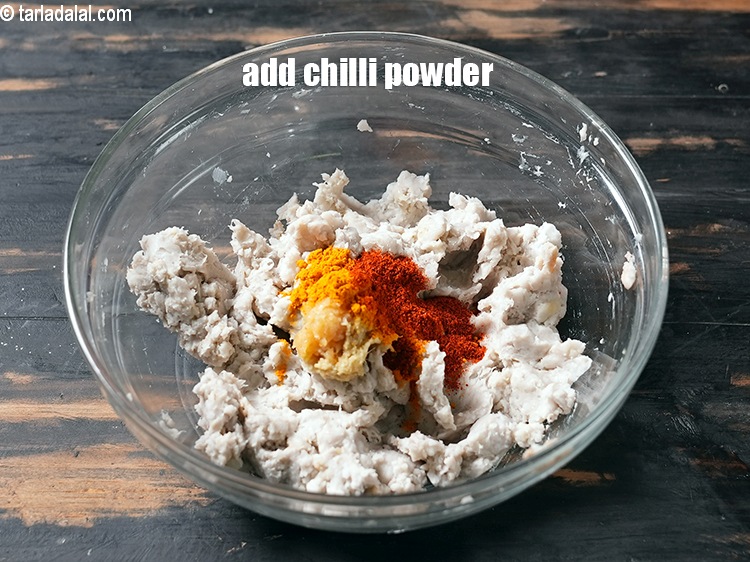 Step 7 – Add 1/2 tsp chilli powder.