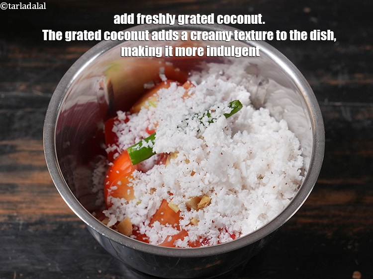 स्टेप 23 – १/४ कप&nbsp;ताज़ा&nbsp;<a href=""https://www.tarladalal.com/glossary-grated-coconut-hindi-852i"">कसा हुआ नारियल</a>&nbsp;&nbsp;डालें। कसा हुआ नारियल इस व्यंजन …