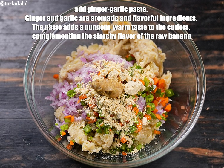 स्टेप 7 – १ टी-स्पून&nbsp;<a href=""https://www.tarladalal.com/glossary-ginger-garlic-paste-adrak-lehsun-ki-pate-adrak-lahsun-ki-paste-hindi-939i"">अदरक-लहसुन का पेस्ट</a>&nbsp;डालें। अदरक और लहसुन सुगंधित और …