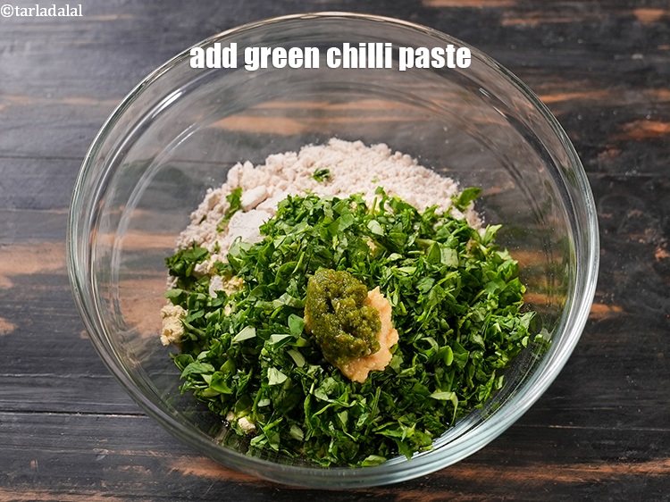 Step 7 – Add 1 tsp&nbsp;<a href="https://www.tarladalal.com/glossary-green-chilli-paste-hari-mirch-ki-paste-mirchi-paste-333i">green chilli paste</a>.