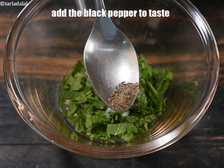 स्टेप 11 – स्वाद के लिए काली मिर्च डालें। नमक जोड़ने से अन्य …