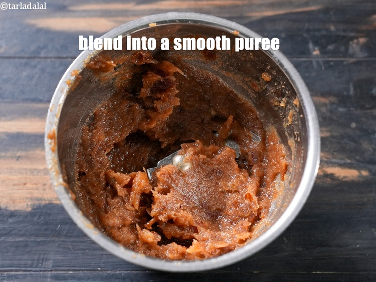 Step 7 – Blend them to make a smooth puree.