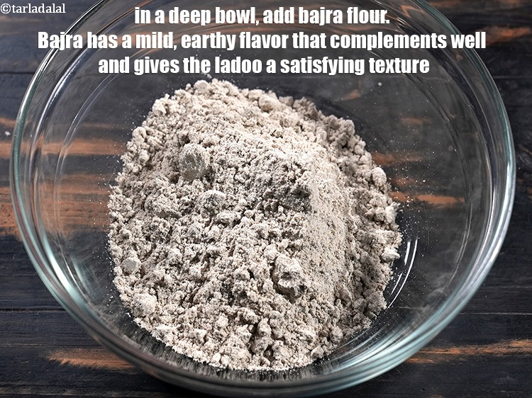 स्टेप 7 – <strong>बाजरे के लड्डू</strong>&nbsp;बनाने के लिए&nbsp;, एक गहरे कटोरे में १ …