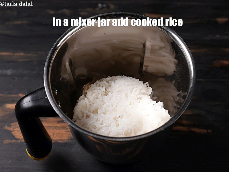 स्टेप 7 – <strong>झटपट चावल ढोकला</strong>&nbsp;बनाने के लिए , एक मिक्सर जार में …