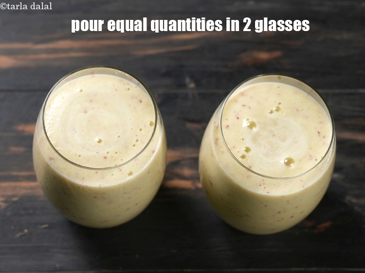 Step 7 – Pour equal&nbsp;quantities of the juice into 2 individual glasses.
