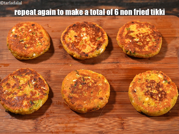 स्टेप 23 – कुल ६ टिक्की बनाने के लिए फिर से दोहराएं।