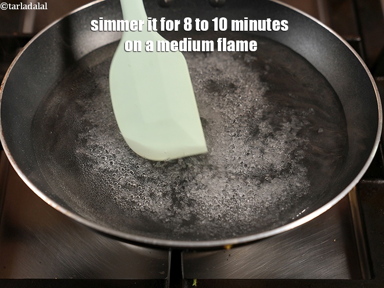 स्टेप 7 – इसे मध्यम आंच पर 8 से 10 मिनट तक पकाएं …