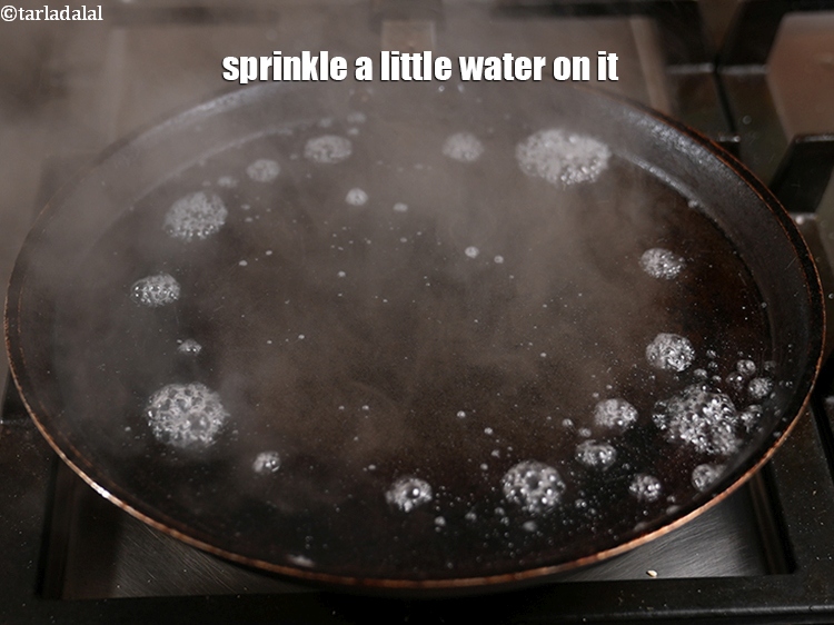 स्टेप 38 – अब, इस पर थोड़ा पानी छिड़कें। यदि यह तुरंत सीज़ …