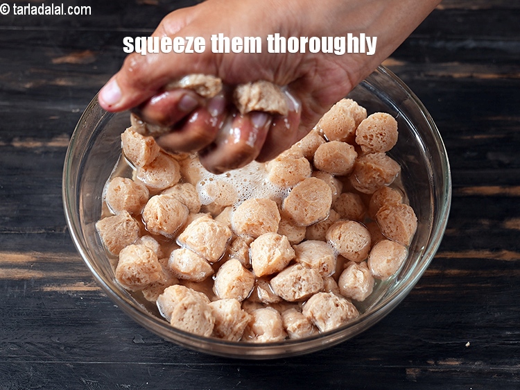 Step 7 – Squeeze the soya chunks thoroughly.