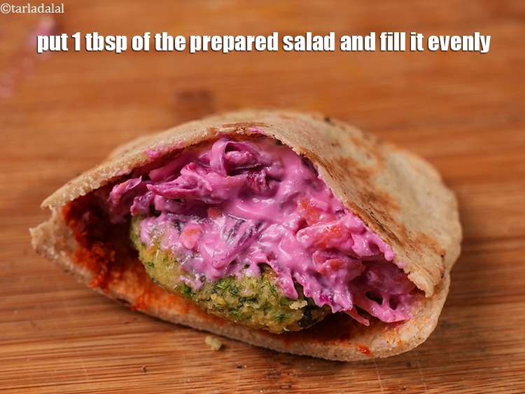 Step 53 – Put 1 tbsp of the prepared salad and fill it&nbsp;evenly.