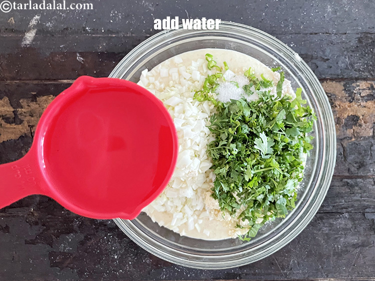 स्टेप 27 – १/४ कप पानी डालें।