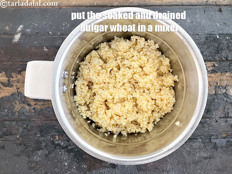 स्टेप 15 – <strong>दलिया पैनकेक</strong> का घोल बनाने के लिए | <strong>बलगर व्हीट …