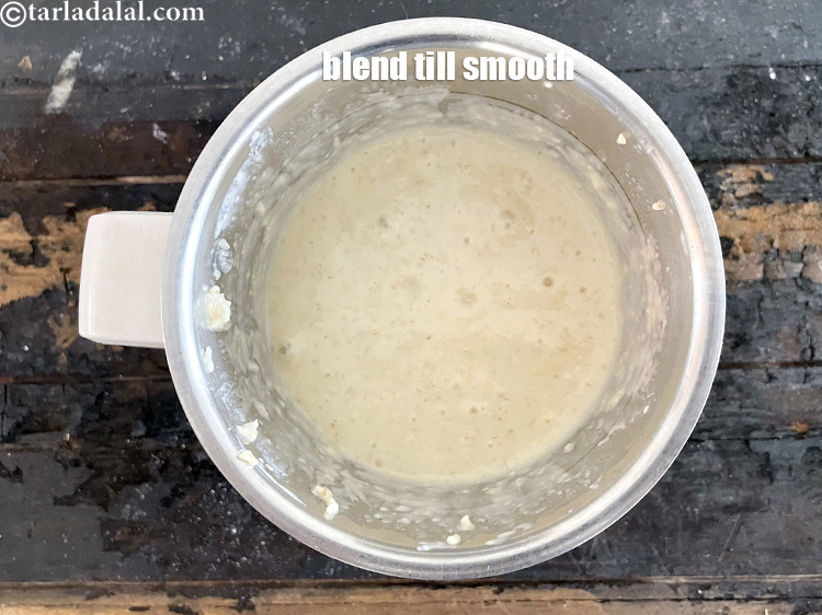 स्टेप 18 – मिक्सर में मुलायम होने तक पीस लें।