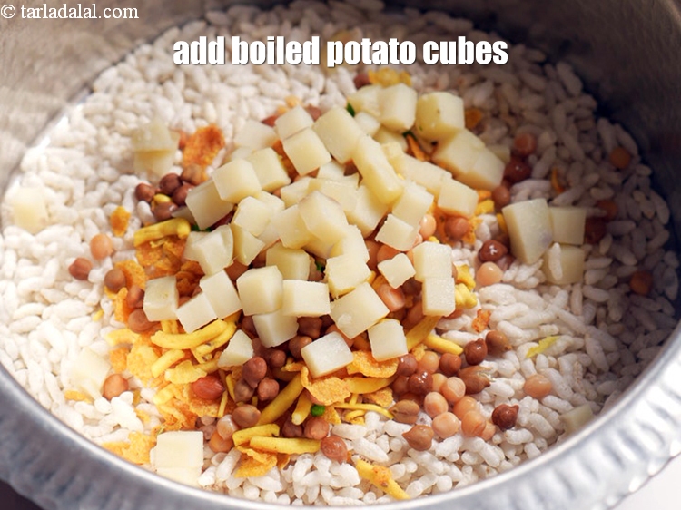 Step 8 – Add &frac34; cup <a href="https://www.tarladalal.com/glossary-boiled-potato-cubes-2312i">boiled potato cubes</a>.