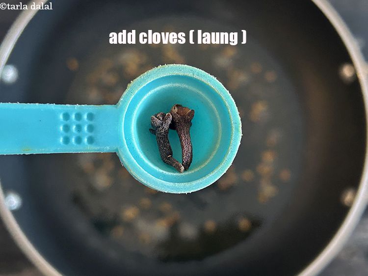 Step 7 – Add&nbsp;<meta charset="UTF-8" />2&nbsp;<a href="glossary-cloves-laung-lavang-322i">cloves (laung / lavang)</a>.
