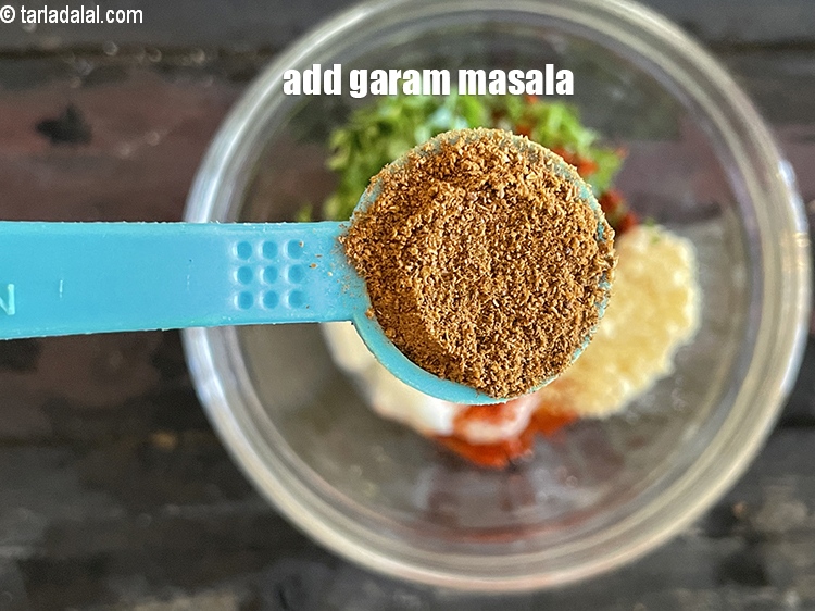 Step 18 – Add&nbsp;<meta charset="UTF-8" />1/2 tsp&nbsp;<a href="glossary-garam-masala-296i">garam masala</a>.
