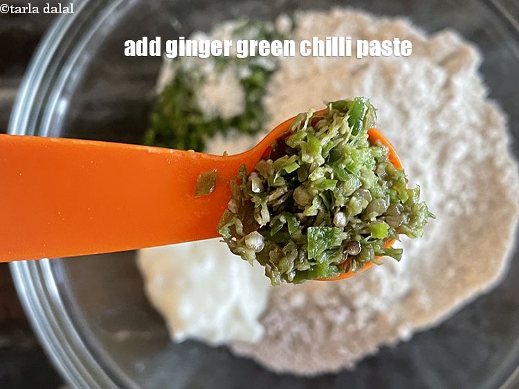 Step 8 – Add&nbsp;<meta charset="UTF-8" />1 tsp&nbsp;ginger-green&nbsp;<a href="chilli-paste-22538r">chilli paste</a>.