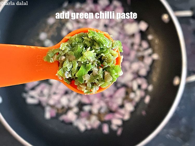 Step 12 – Add&nbsp;<meta charset="UTF-8" />1 tsp&nbsp;green&nbsp;chilli paste.