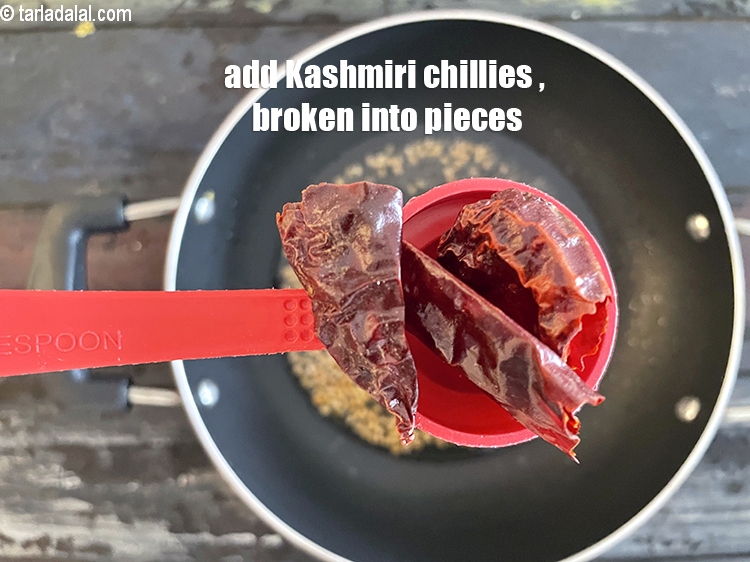 Step 18 – Add&nbsp;<meta charset="UTF-8" />1&nbsp;<a href="glossary-whole-dry-kashmiri-red-chillies-kashmiri-mirch-kashmiri-lal-mirch-332i">whole dry kashmiri red chilli</a>&nbsp;, broken into pieces.