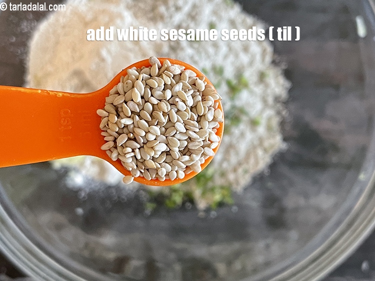 Step 7 – Add&nbsp;<meta charset="UTF-8" /><strong>1&nbsp;tsp</strong>&nbsp;<a href="glossary-sesame-seeds-til-gingelly-seeds-612i">sesame seeds (til)</a>.