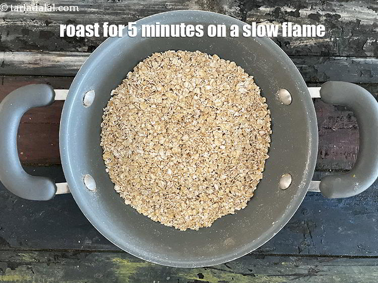 Step 7 – Roast the oats on a slow flame for 5 minutes, while stirring continuously. Keep aside.