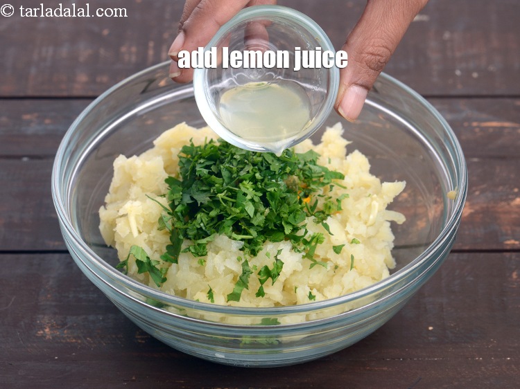 Step 9 – Add 2 tsp&nbsp;<a href="https://tarladalal.com/glossary-lemon-juice-numbi-ka-ras-nimbu-ka-juice-471i">lemon juice</a>.&nbsp;