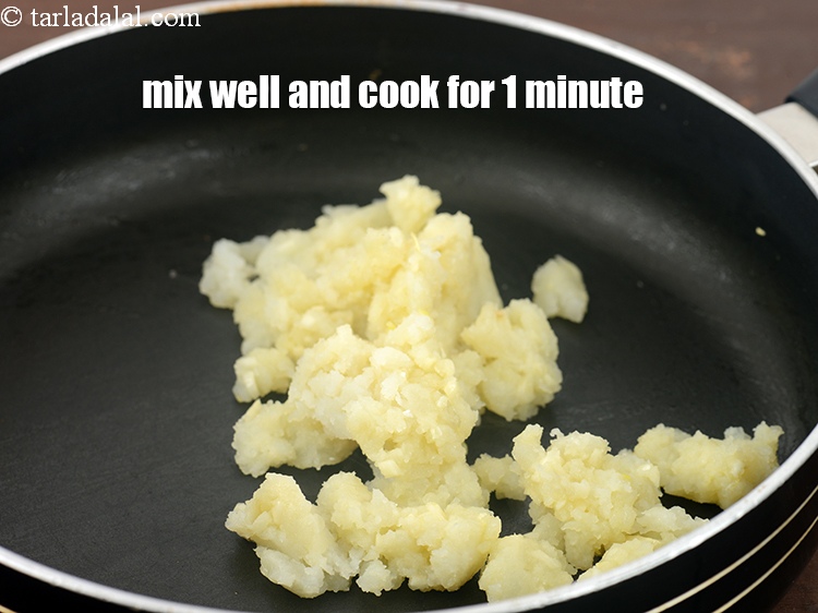 Step 7 – Mix well and cook on a medium flame for 1 minute, while stirring continuously.