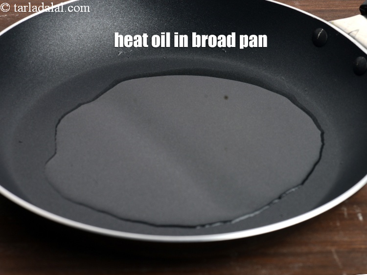 Step 7 – To make<strong> dabeli bruschetta recipe | Indian party starter dabeli | fusion dabeli |</strong> heat …