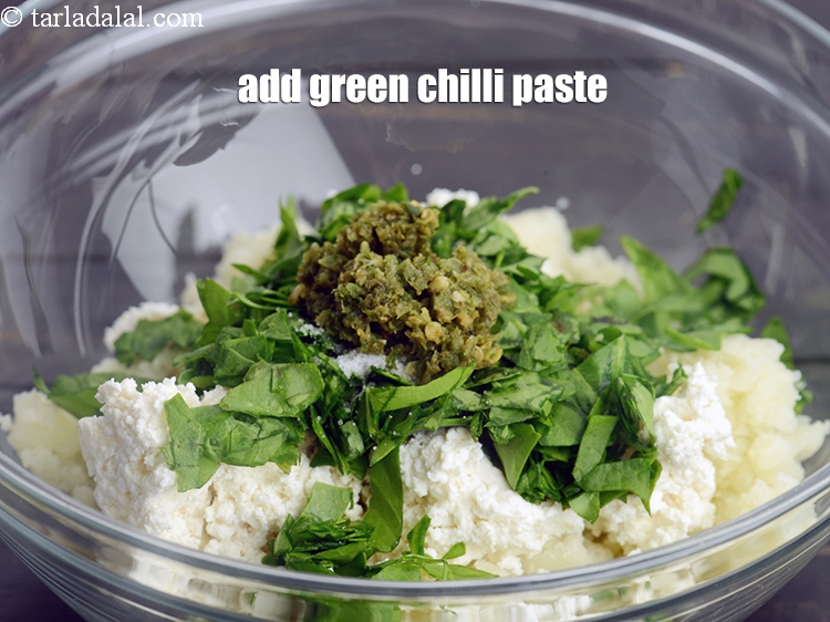 Step 7 – Add 1 tsp&nbsp;<a href="https://www.tarladalal.com/glossary-green-chilli-paste-hari-mirch-ki-paste-mirchi-paste-333i">green chilli paste</a>.