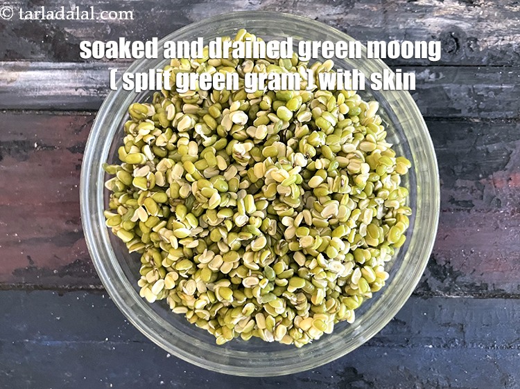 Step 7 – Soaked and drained&nbsp;<meta charset="UTF-8" />&nbsp;<a href="glossary-green-moong-dal-split-green-gram-hari-mung-dal-522i">green moong dal (split green gram)</a>&nbsp;with skin.