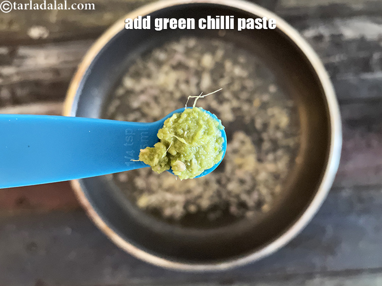 Step 7 – Add 1/4 tsp green chilli paste.