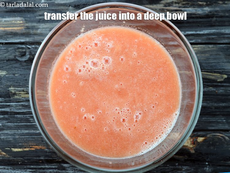 Step 13 – Transfer the juice into a deep bowl.&nbsp;