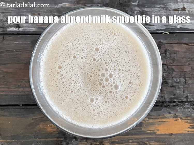 Step 9 – Pour&nbsp;banana almond milk smoothie for IBS in a glass.