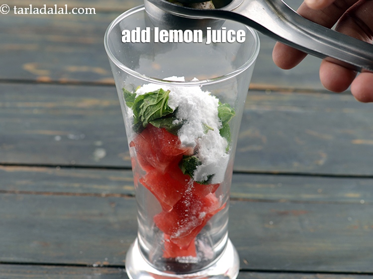 Step 7 – <p>Add 1 tsp <a href="https://www.tarladalal.com/glossary-lemon-juice-numbi-ka-ras-nimbu-ka-juice-471i">lemon juice</a>.</p>