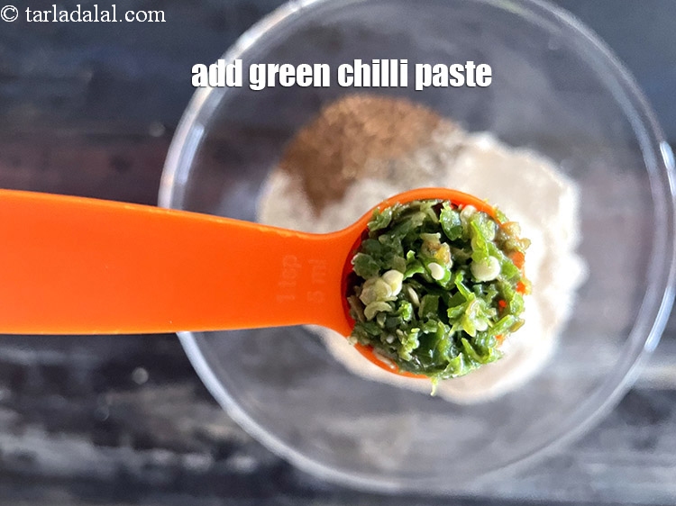 Step 8 – Add&nbsp;1 tsp&nbsp;green&nbsp;<a href="https://tarladalal.com/chilli-paste-22538r">chilli paste</a>.