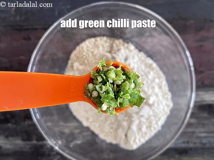 Step 8 – Add&nbsp;<meta charset="UTF-8" />1 tsp&nbsp;green&nbsp;<a href="chilli-paste-22538r">chilli paste</a>.