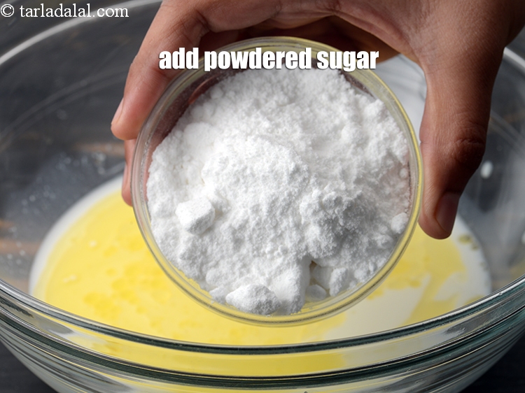 स्टेप 7 – १/२ कप&amp;nbsp;&lt;a href=&quot;&quot;https://www.tarladalal.com/glossary-powdered-sugar-hindi-280i&quot;&quot;&gt;पसी हुई शक्कर&lt;/a&gt;&amp;nbsp;डालें।&amp;nbsp;&amp;nbsp;