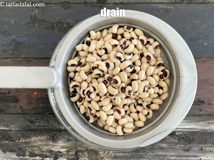 Step 14 – Drain&nbsp;chawli well using a strainer.