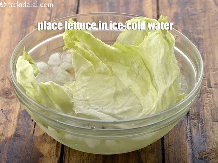 Step 7 – Place the lettuce in ice-cold water for 10 minutes.