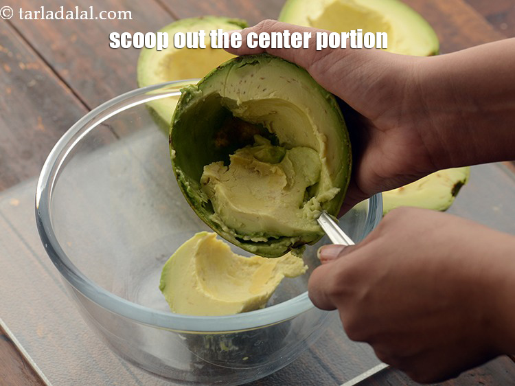 Step 17 – <meta charset="UTF-8" />Scoop out the center portion with the help of a spoon.&nbsp;