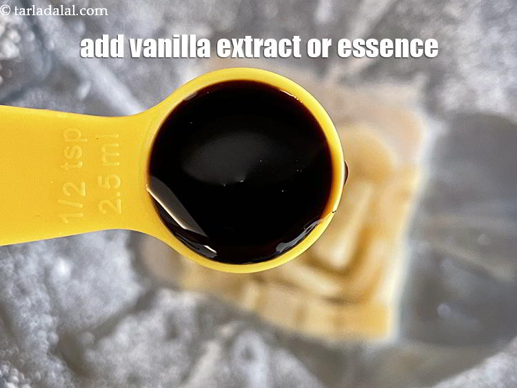 स्टेप 13 – हम वेनिला अर्क का उपयोग करना पसंद करते हैं क्योंकि …