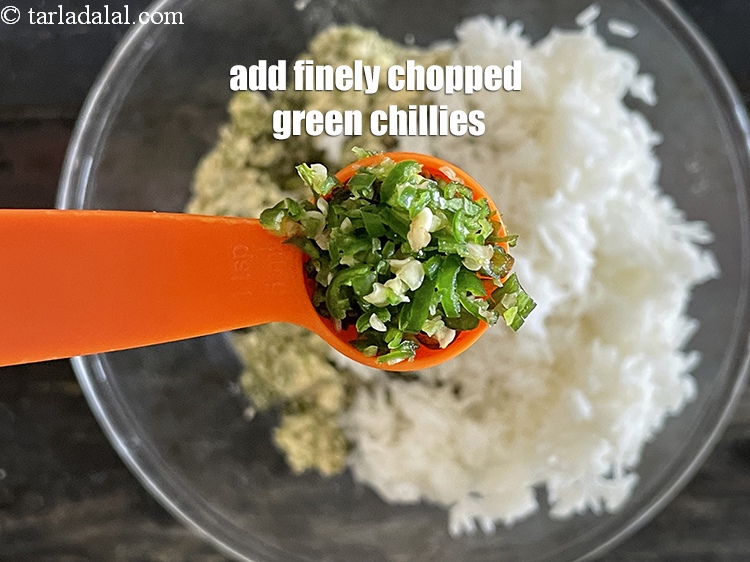 Step 7 – Add<strong> 2&nbsp;tsp finely chopped&nbsp;green chillies.</strong>