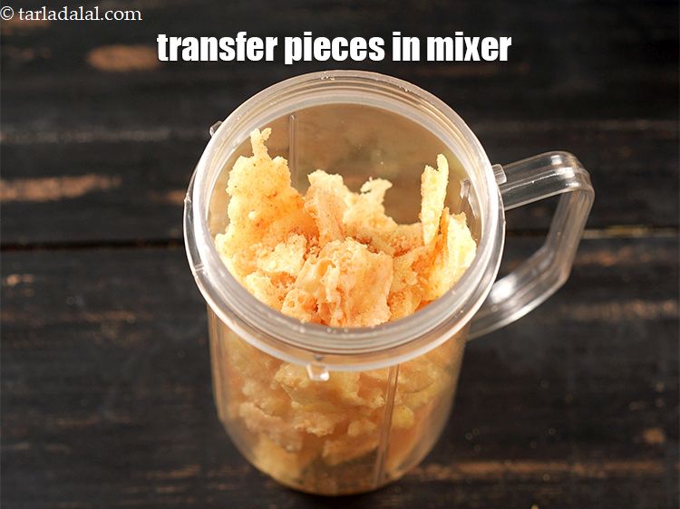Step 7 – Transfer the pieces in the mixer.
