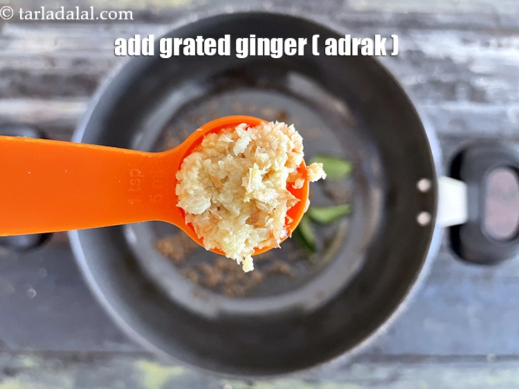 स्टेप 22 – १ टी-स्पून&nbsp;<a href=""https://www.tarladalal.com/glossary-grated-ginger-hindi-943i"">कसा हुआ अदरक</a>&nbsp;डालें।