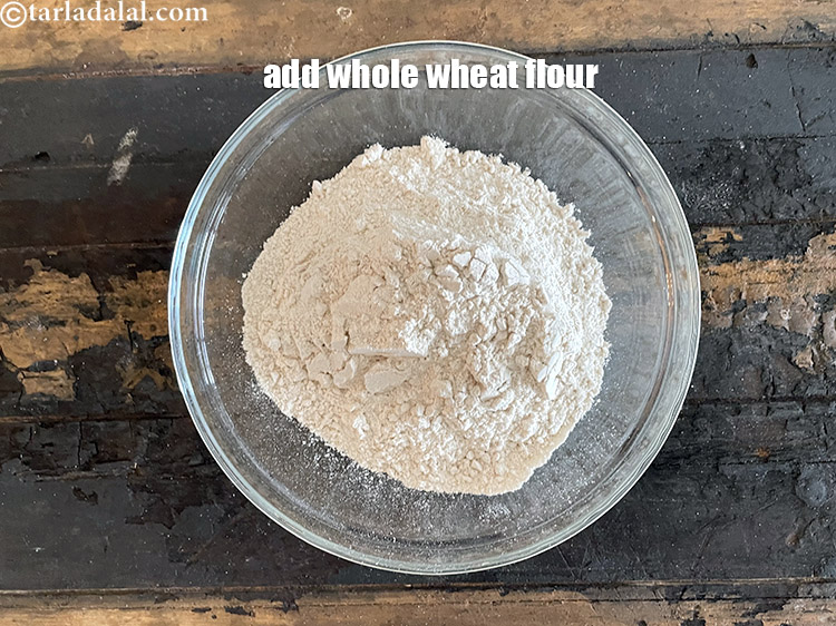 स्टेप 13 – <strong>मूली पालक पराठा</strong> के लिए पालक का आटा बनाने के …