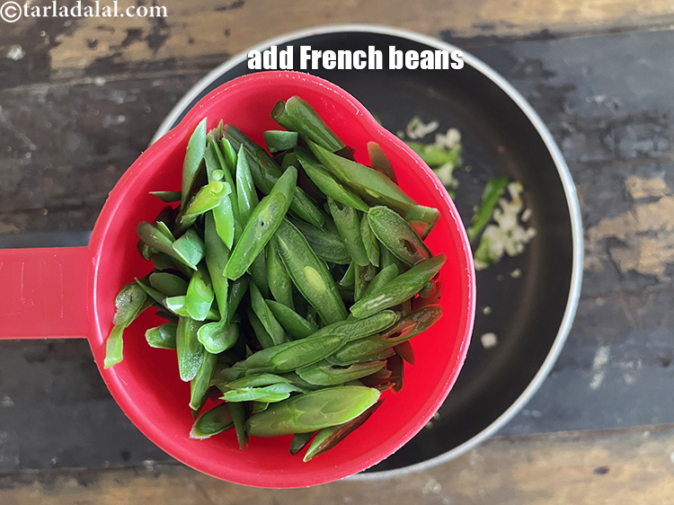 Step 15 – Add&nbsp;<meta charset="UTF-8" />3/4 cup&nbsp;parboiled&nbsp;<a href="glossary-french-beans-fansi-196i">french beans</a>&nbsp;, cut diagonally.