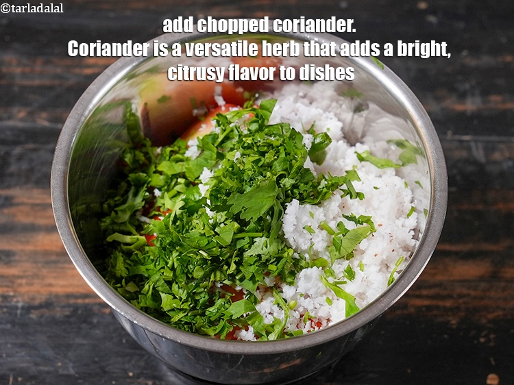 स्टेप 24 – २ टेबल-स्पून&nbsp;<a href=""https://www.tarladalal.com/glossary-chopped-coriander-hindi-783i"">कटा हुआ हरा धनिया</a>&nbsp;&nbsp;डालें। धनिया एक बहुमुखी जड़ी …
