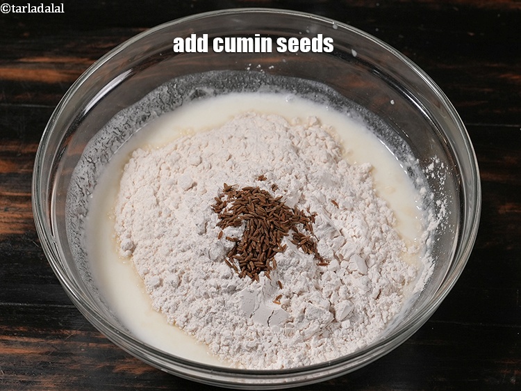 स्टेप 7 – जीरा डालें।