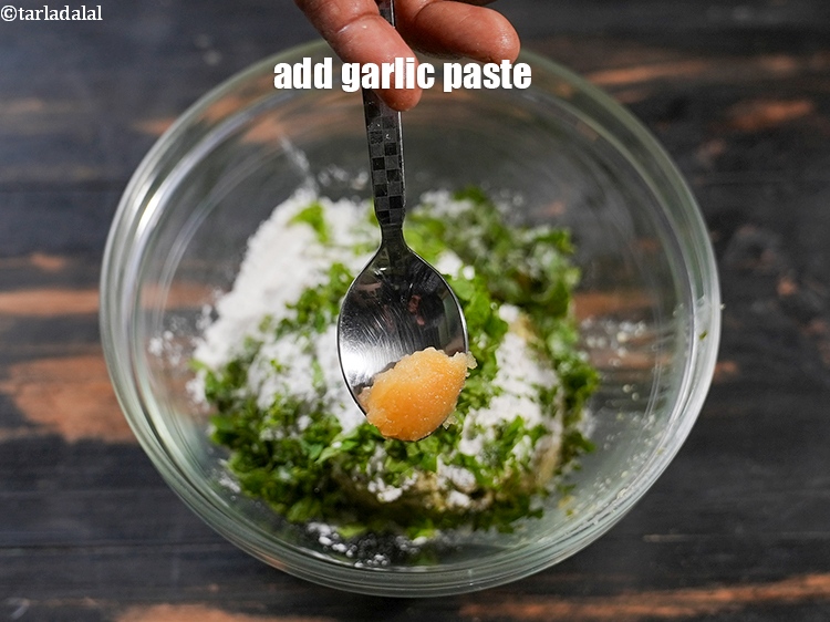 Step 8 – Add 1/4 tsp <a href="https://www.tarladalal.com/glossary-garlic-paste-lehsun-ki-paste-lahsun-ki-paste-350i">garlic (lehsun) paste</a>.